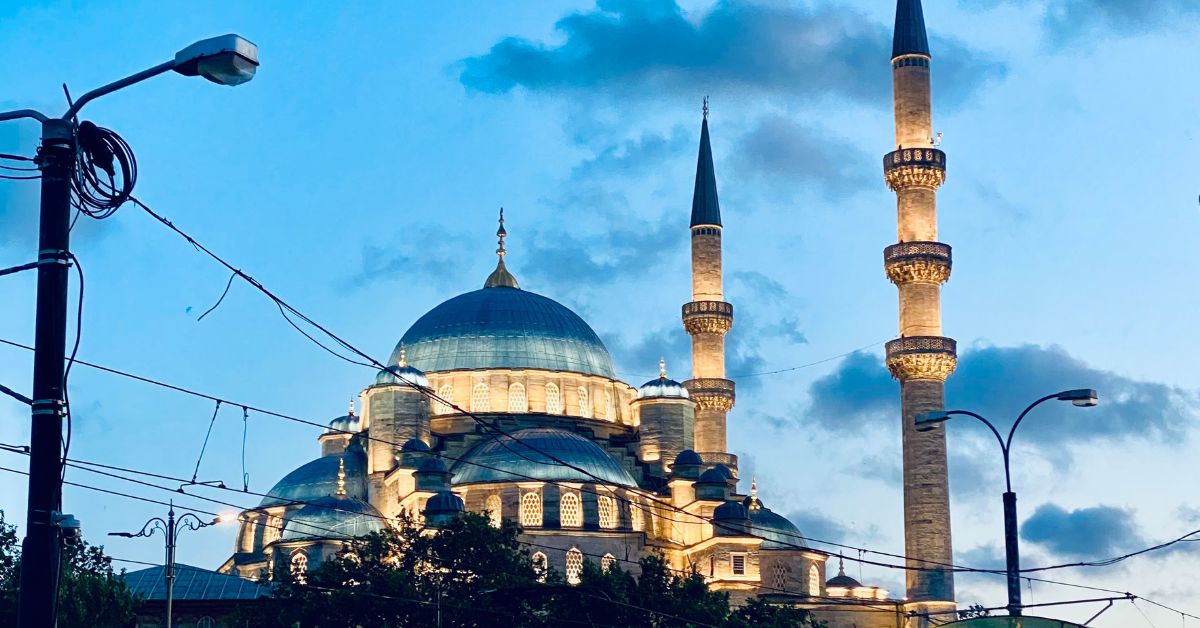 Yeni Camii (New Mosque) – The Elegant Gateway to Eminönü